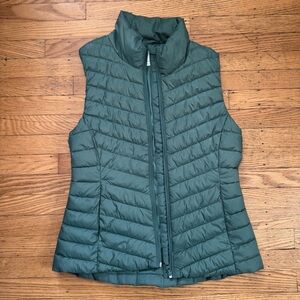 Women’s Old Navy Active Water Resistant Green Puffer Vest Size XS